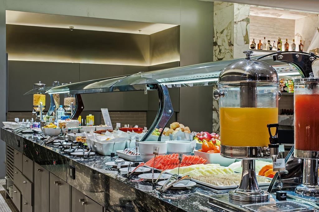 Hotel Atlantico Prime Ріо-де-Жанейро Екстер'єр фото Breakfast buffet at a luxury hotel